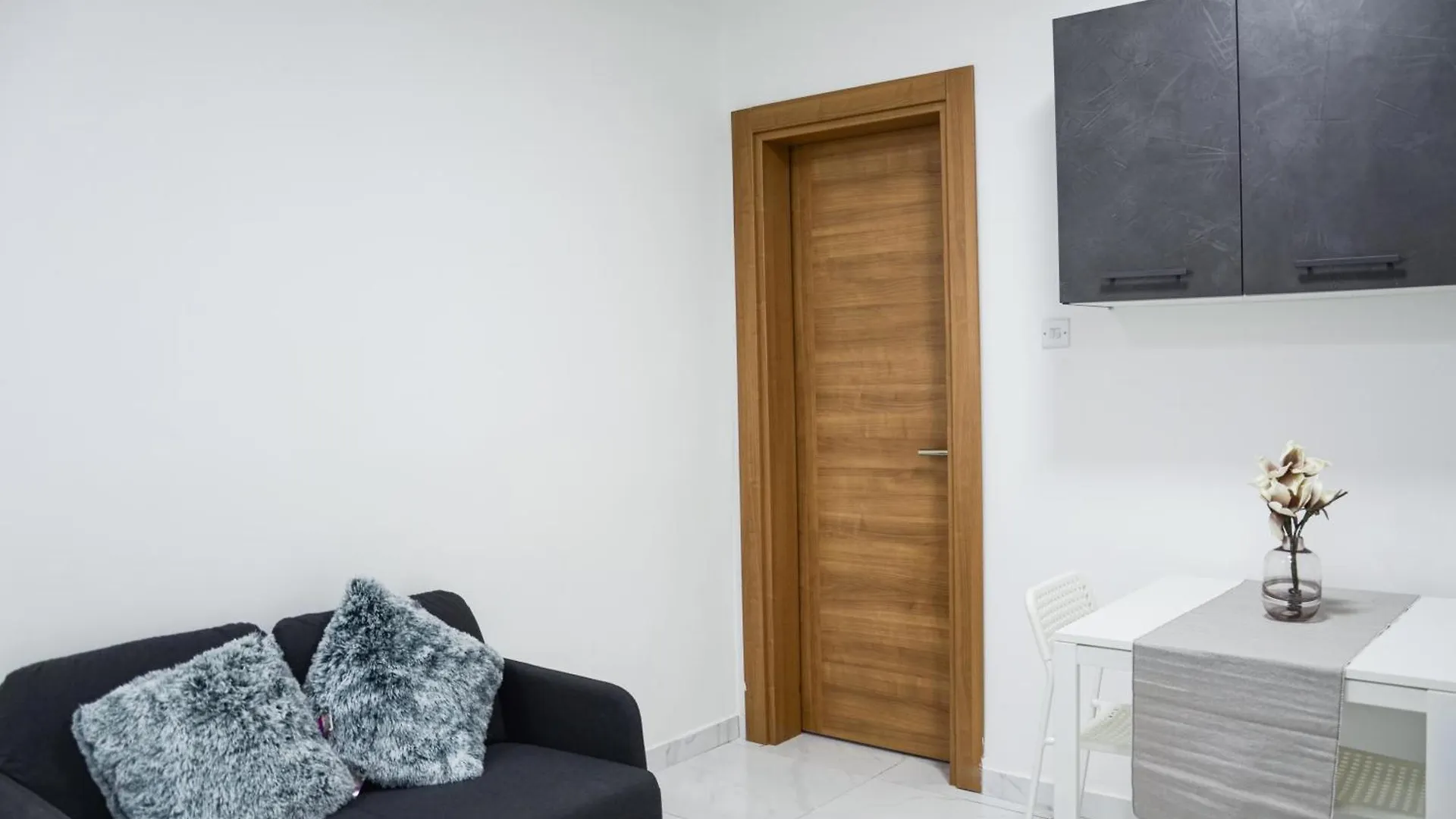 Homestay szállás Brand New Room With A Nice Yard San Ġiljan